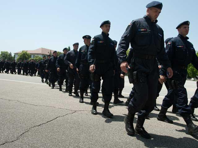 Jandarmii români pregătesc analfabeţi pentru a deveni viitorii poliţişti ai Afganistanului
