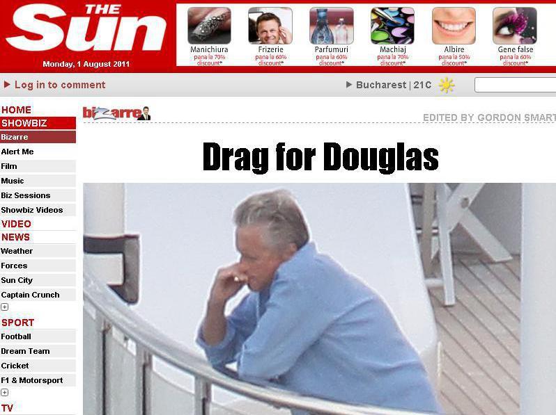 Abia scăpat de cancer la gât, Michael Douglas fumează din nou!