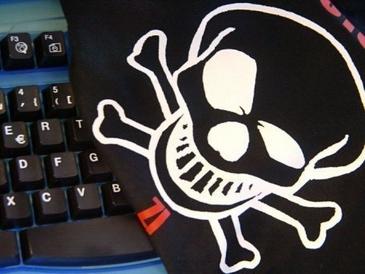 Presupusul purtător de cuvânt al hackerilor din LulzSec şi Anonymous, pus sub acuzare