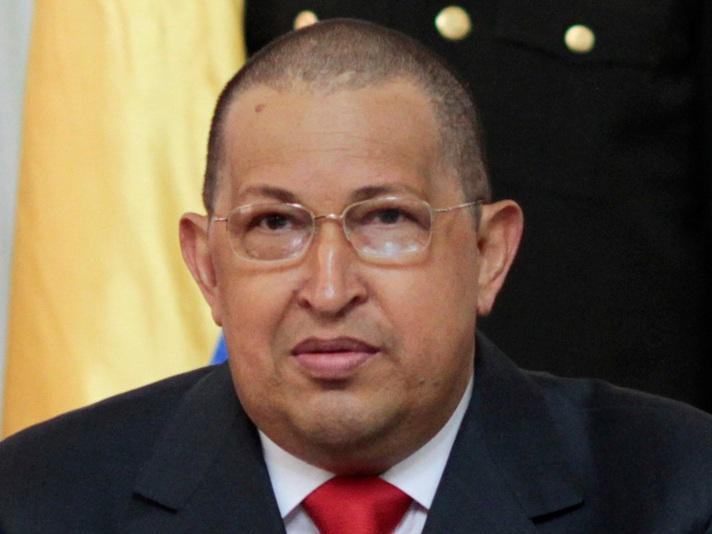 Hugo Chavez a apărut cu capul ras la o şedinţă de guvern