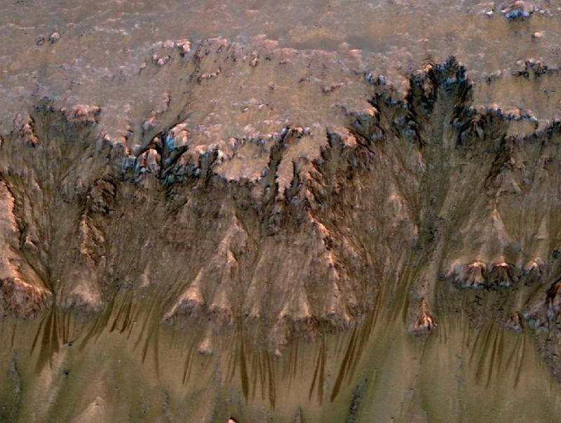 Apă în stare lichidă, descoperită pe Marte