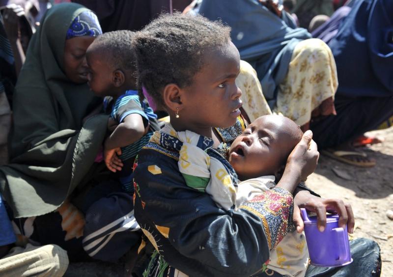 Imagini cutremurătoare din Somalia: 500.000 de copii în pragul morţii, din cauza foametei  (VIDEO) 910722
