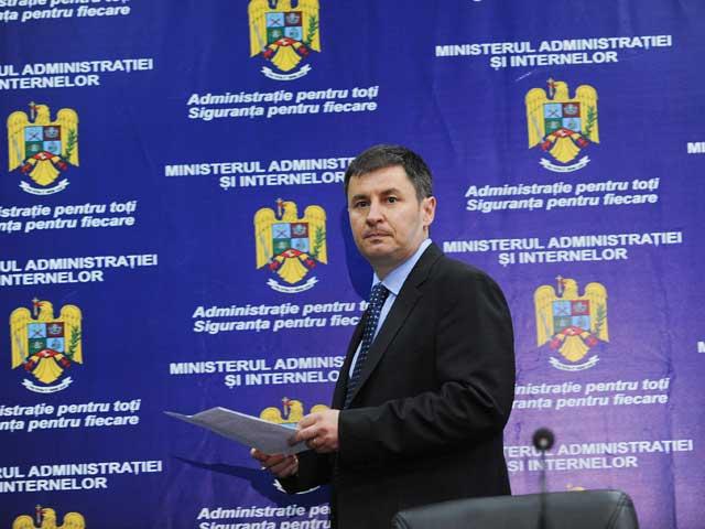 Ministrul de Interne, în convorbirile mega-şpăgarilor de la graniţa de Vest: "A transmis că va fi iureş în vama Naidaş"