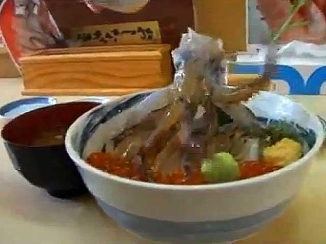 Japonezii au inventat un dineu de neuitat, foarte viu şI … mişcător, la propriu (VIDEO)