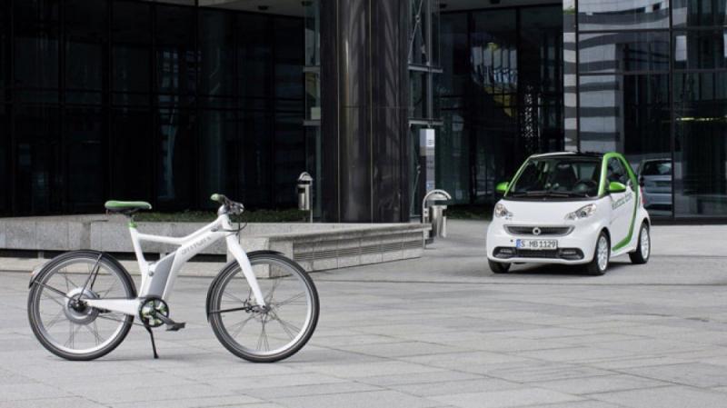 Viitorul smart fortwo va veni cu bicicleta ebike