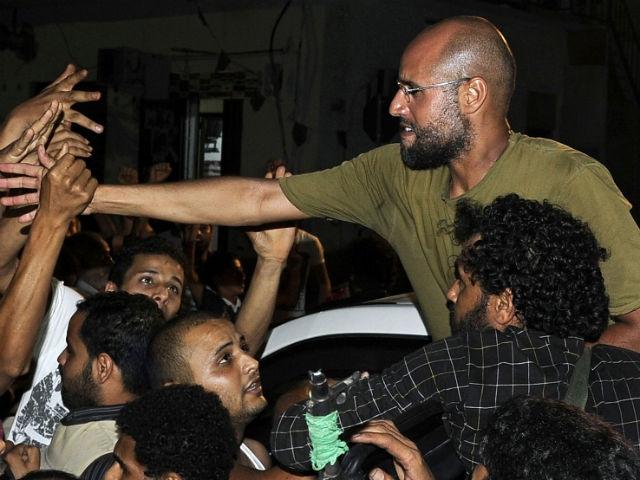 Rebelii libieni au cucerit reşedinţa lui Muammar Gaddafi, după două zile de lupte acerbe
