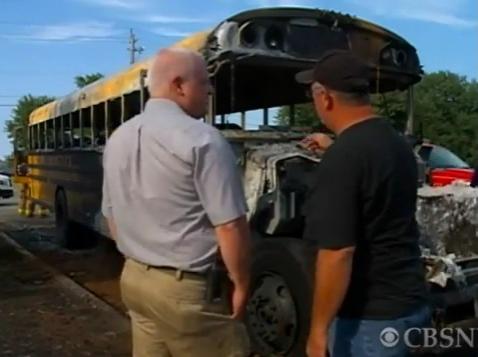 Un autobuz care transporta elevi a luat foc chiar în prima zi de şcoală în SUA (VIDEO)