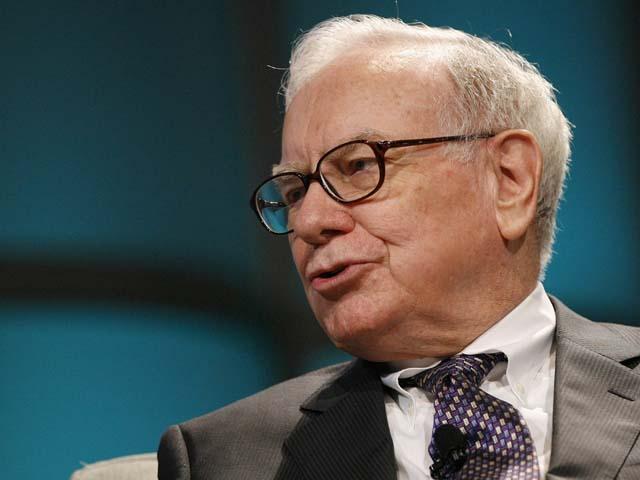 Warren Buffett va băga cinci miliarde de dolari în Bank of America. Ideea i-a venit când făcea baie