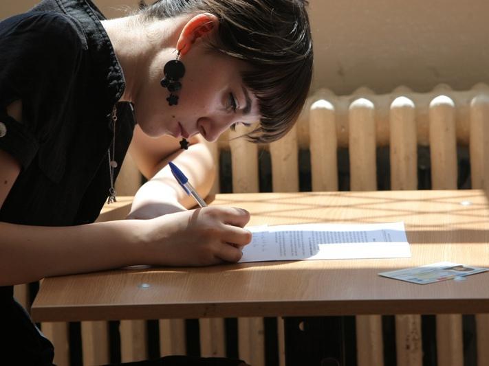 BAC-ul de toamnă: Peste 60.000 de elevi au susţinut proba scrisă la limba şi literatura română. Vezi subiectele