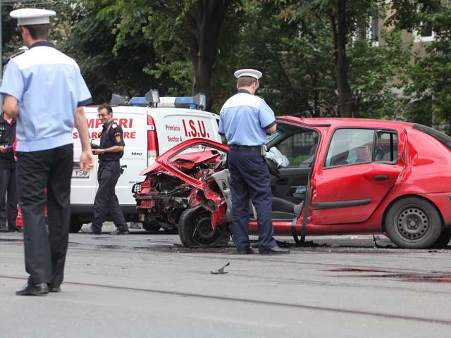 Cinci morţi şi patru răniţi într-un grav accident pe DN 1B, lângă Ploieşti