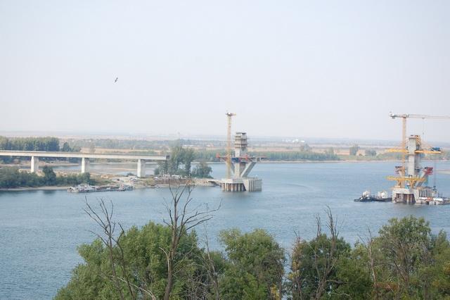 Juma' de pod până la buza apei 1390503