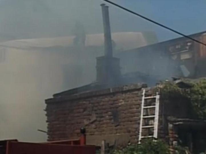 Incendiu în Capitală: O casă a luat foc în zona Piaţa Domenii