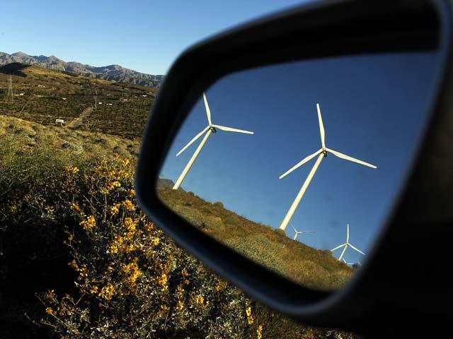 Când morile de vânt se întorc împotriva noastră: curentul s-ar putea scumpi cu 10% din 2012