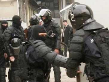 Descinderi în Capitală şi Călăraşi: Poliţiştii caută opt persoane care au înşelat bătrâni şi le-au vândut ilegal casele