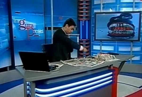 Mircea Badea distruge un mouse în direct (video)