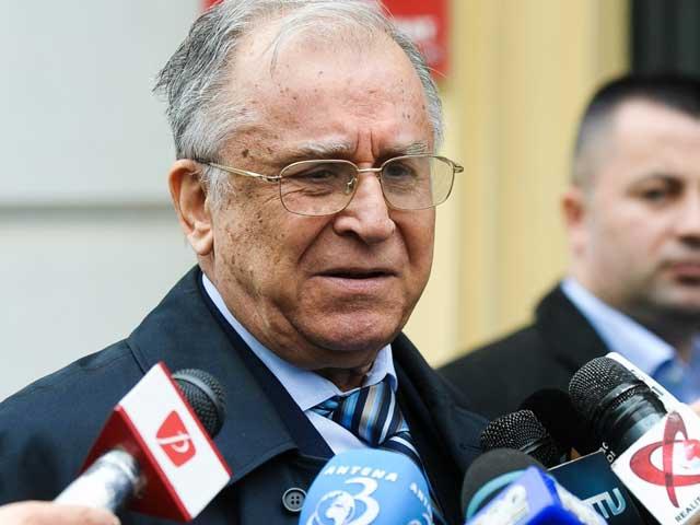 Iliescu sugerează că Geoană ar trebui să renunţe la politică, după "gafele" din 2004 şi 2009