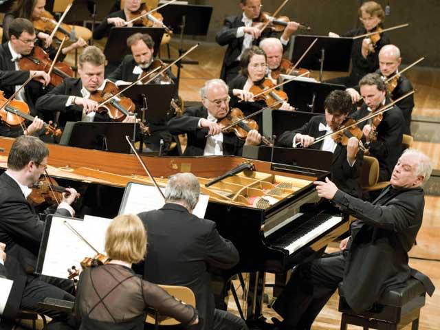 Mozart-Bruckner – de la tragic la sublim