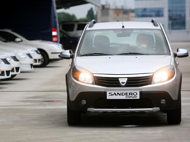 Dacia se vinde pe internet... dar în Italia