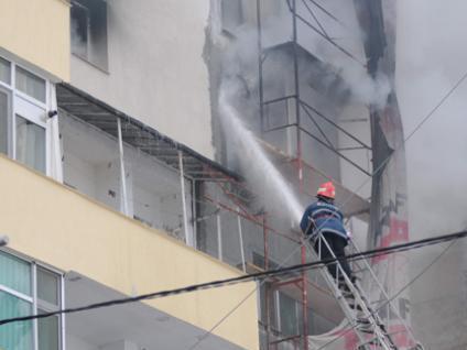 Incendiu violent într-un bloc de pe şoseaua Ştefan cel Mare din Bucureşti