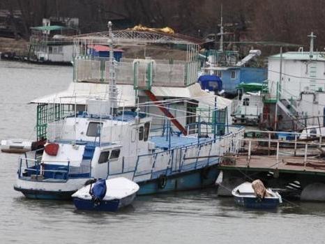 Zeci de nave sunt blocate pe secţiunea bulgară a Dunării