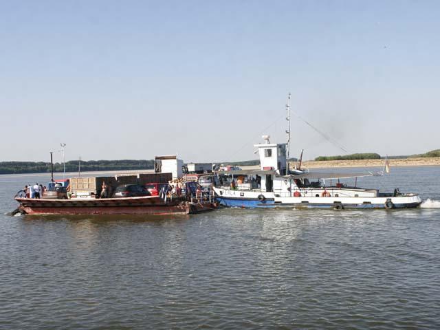 Zeci de nave blocate pe Dunăre din cauza nivelului foarte scăzut al apei. Centrala Cernavodă ar putea fi oprită