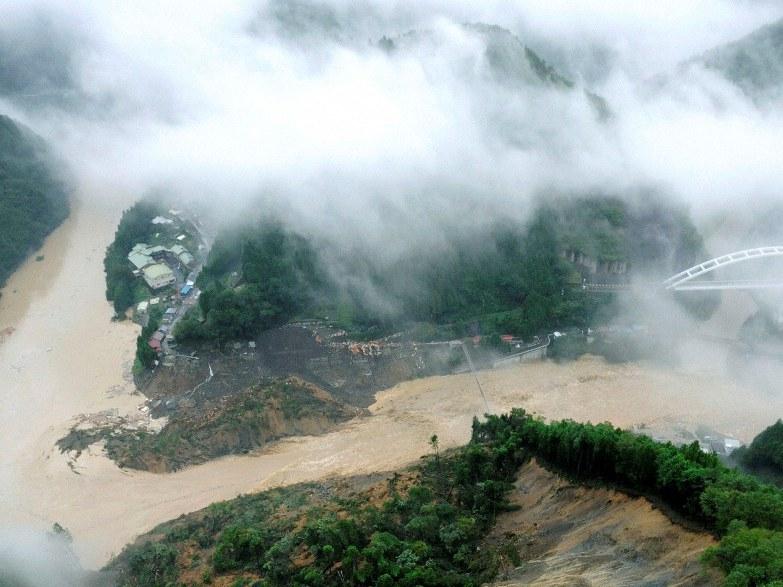 Un taifun puternic ameninţă Japonia: 14.000 de persoane au fost evacuate
