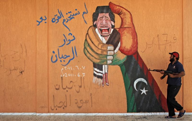 Gaddafi e încă în Libia şi luptă cu arma în mână, susţine fiica sa