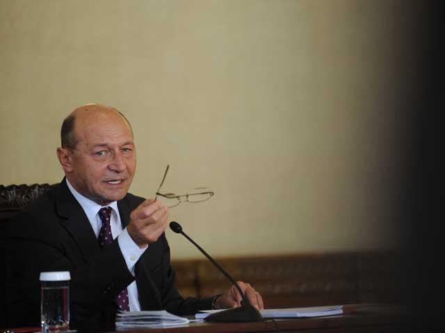 "Băsescu, specializat în condamnări"