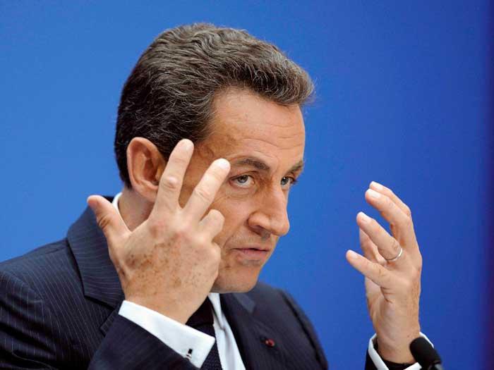 Trei apropiaţi de-ai lui Sarkozy sunt bănuiţi de spionarea unor jurnalişti