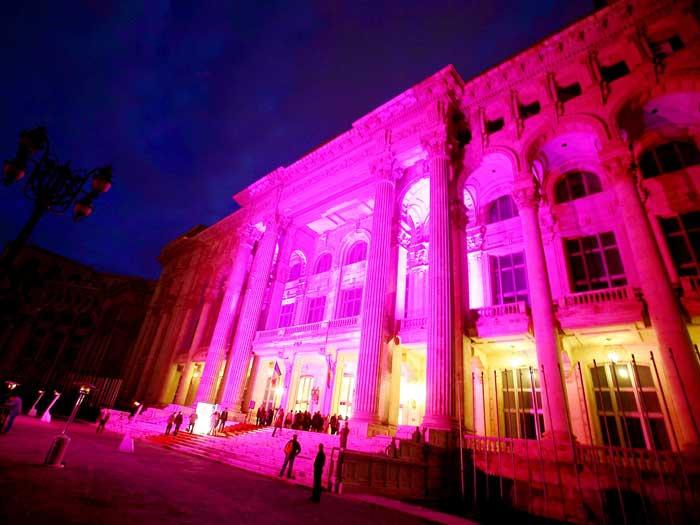 A XI-a iluminare în roz la Palatul de Justiţie