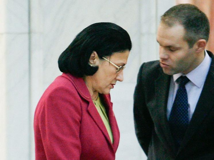Ecaterina Andronescu îl dă în judecată pe ministrul Funeriu