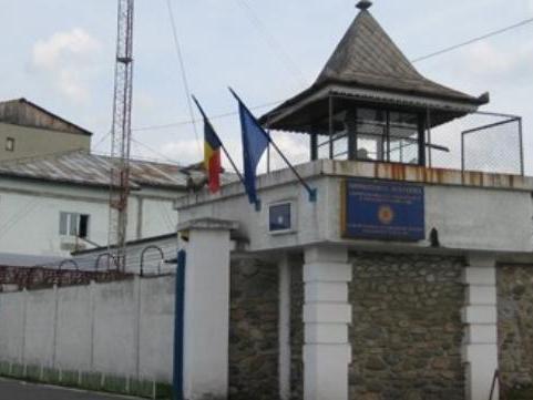 Directorii Penitenciarului Târgu Jiu, suspendaţi din funcţii
