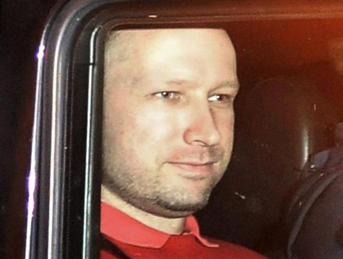 Breivik va fi scos din izolarea totală în detenţie