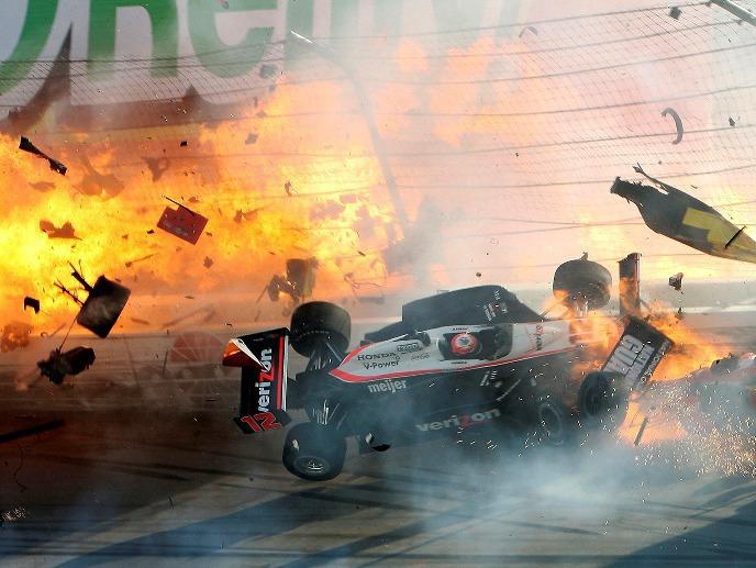 Tragedie în IndyCar: Pilotul Dan Wheldon a murit într-un accident, la Grand Prix-ul din Las Vegas