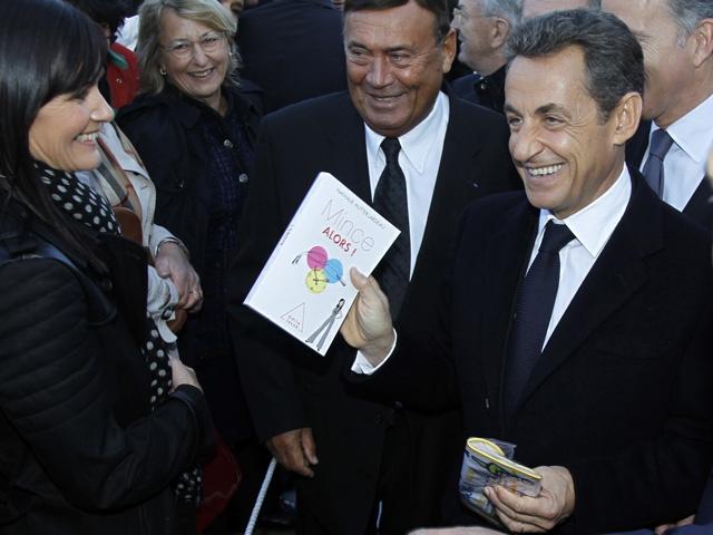 Sarkozy, proaspăt tătic, dă asigurări că fetiţa sa şi mama ei sunt bine