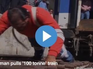 Cel mai puternic om din lume: Un sirian a tras un vagon încărcat cu călători! (VIDEO)