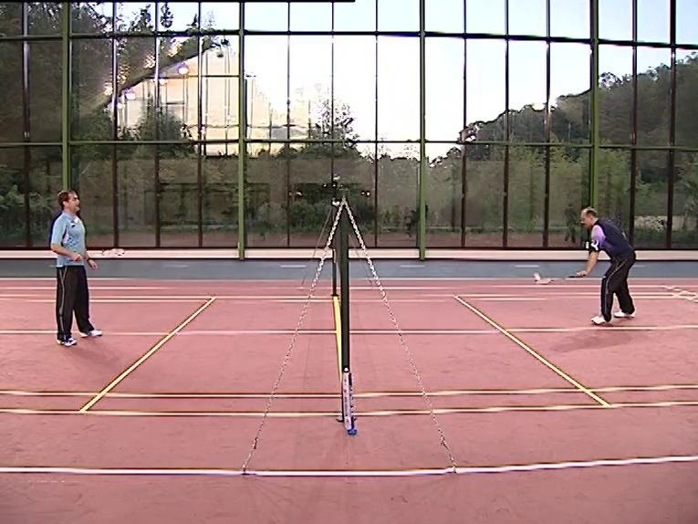 Ce sporturi practică puternicii Rusiei: Medvedev joacă badminton, Putin face scufundări (VIDEO)