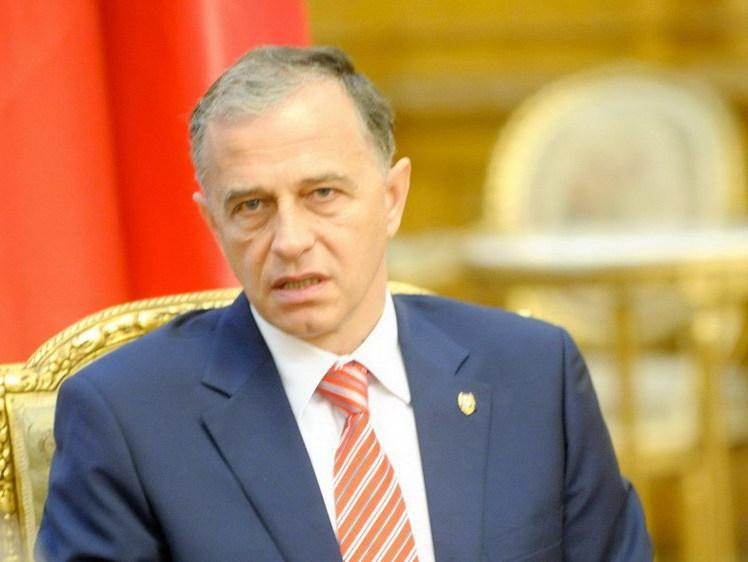 Mircea Geoană: Prezenţa Regelui Mihai în Parlament, o dovadă de împăcare şi recunoaştere a trecutului