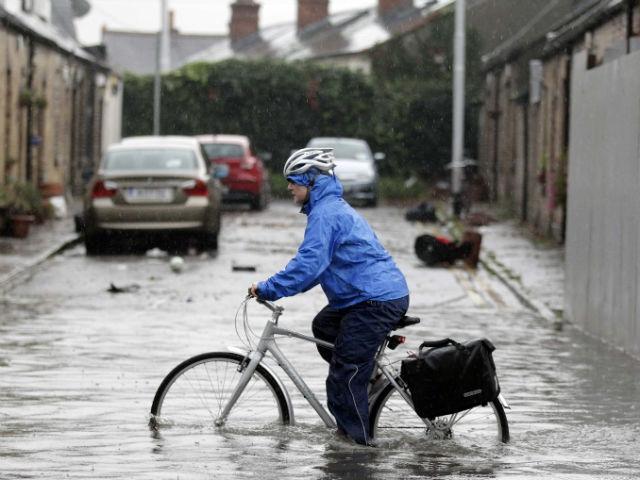 Potop la Dublin: metroul şi mai multe mall-uri au fost inundate iar aeroportul s-a închis (VIDEO)