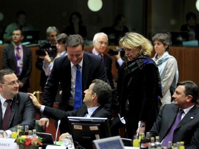 Decizie la Bruxelles: Grecia, scăpată de jumatate din datoriile către banci