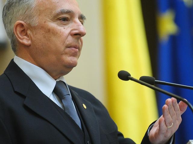 Mugur Isărescu a primit titlul de Doctor Honoris Causa din partea SNSPA