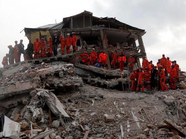 Nou bilanţ al cutremurului din Turcia: 523 de morţi şi peste 1.600 de răniţi