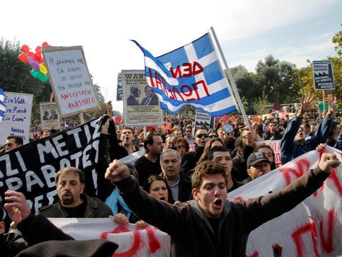 Daily Mail: Grecii au 15 motive ca să spună "nu" planului de salvare, la referendumul anunţat de Papandreou