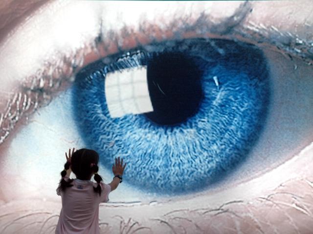 Descoperire inedită în medicină: ochii căprui pot fi transformaţi definitiv în ochi albaştri (VIDEO)