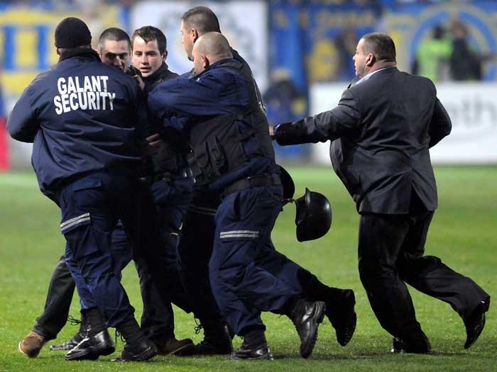 Galant Protect Security, sub anchetă. Procurorii verifică modul în care s-a asigurat protecţia la meciul Petrolul - Steaua