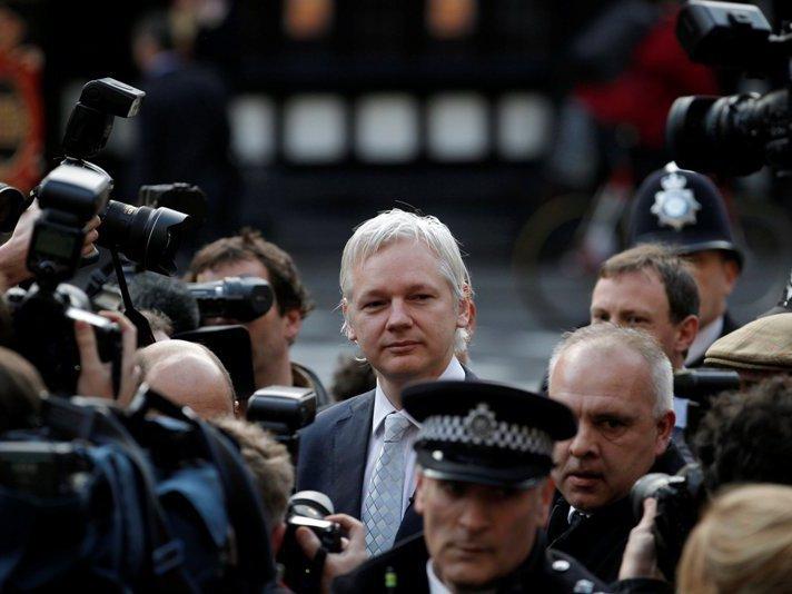 Julian Assange va fi extrădat în Suedia