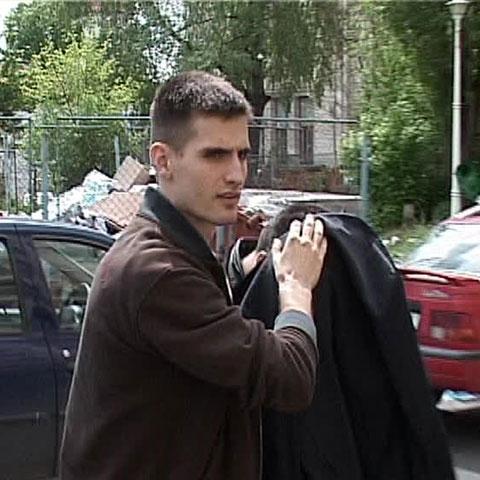 Hackerul român Vladuz rămâne liber după o ţeapă de 2 milioane de dolari dată eBay