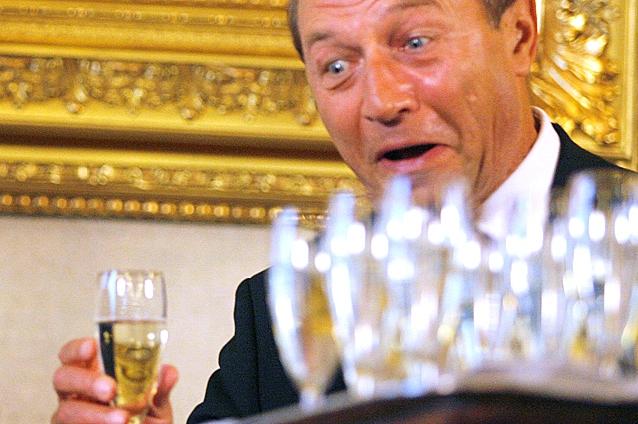 Traian Băsescu împlineşte 60 de ani. Vezi cum şi-a serbat ziua de naştere de când a fost ales preşedinte