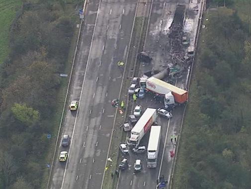 Cel puţin şapte morţi şi 51 de răniţi în accidentul în lanţ din sud-vestul Angliei (VIDEO)