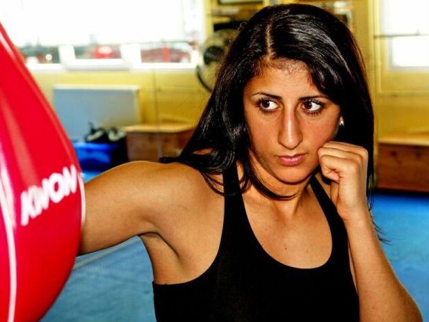 Rola El-Halabi, campioana mondială la box, a fost împuşcată în mâini şi picioare fiindcă avea o relaţie cu un bărbat însurat